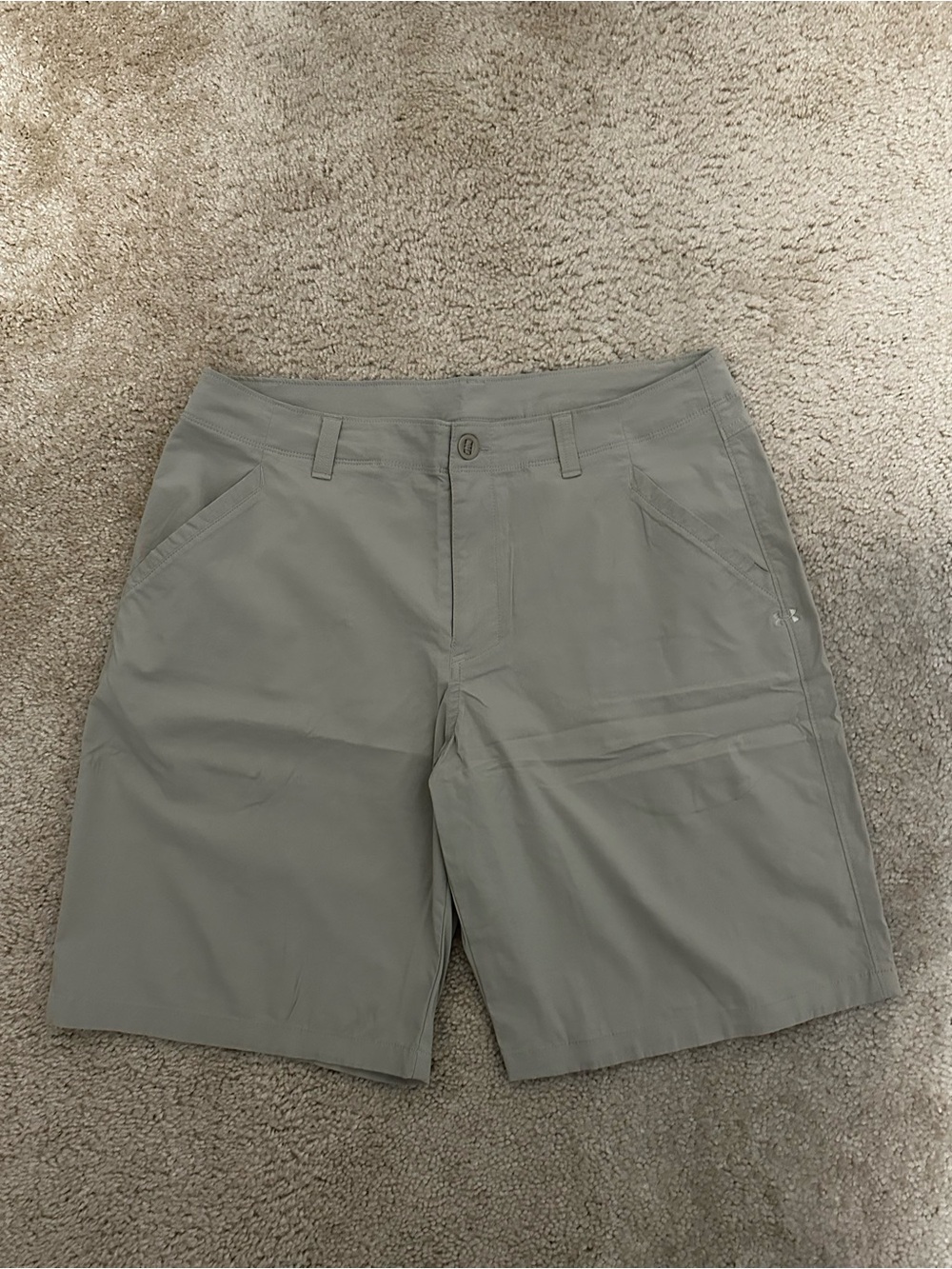 Under Armour Heat Gear Performance Shorts in Khaki Tan Size 36 EUC - Picture 3 of 8